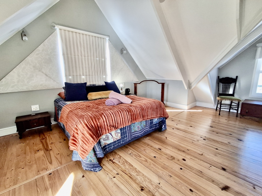5 Bedroom Property for Sale in Grotto Bay Western Cape